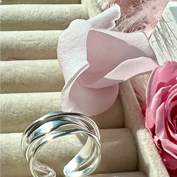 925 open back ring . Statement ring . Brand new - Picture 2 of 4